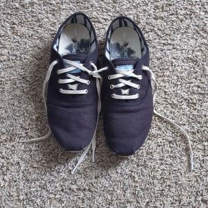 Toms sneakers